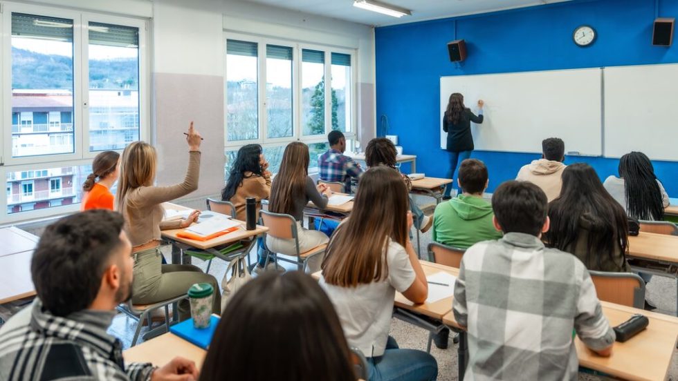 Νέος «εμφύλιος» στα κολέγια